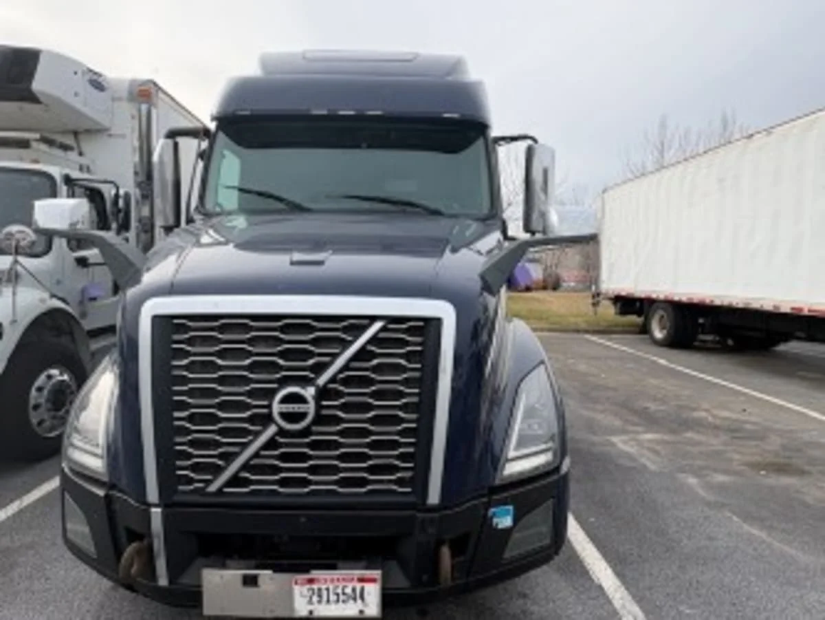 2020 Volvo VNL 860 - image 2