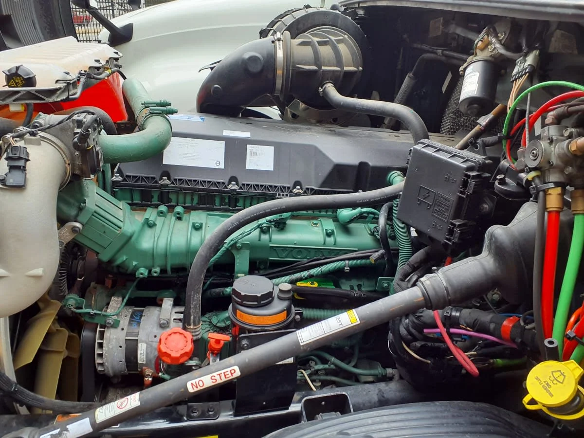 2020 Volvo VNL 860 - image 9