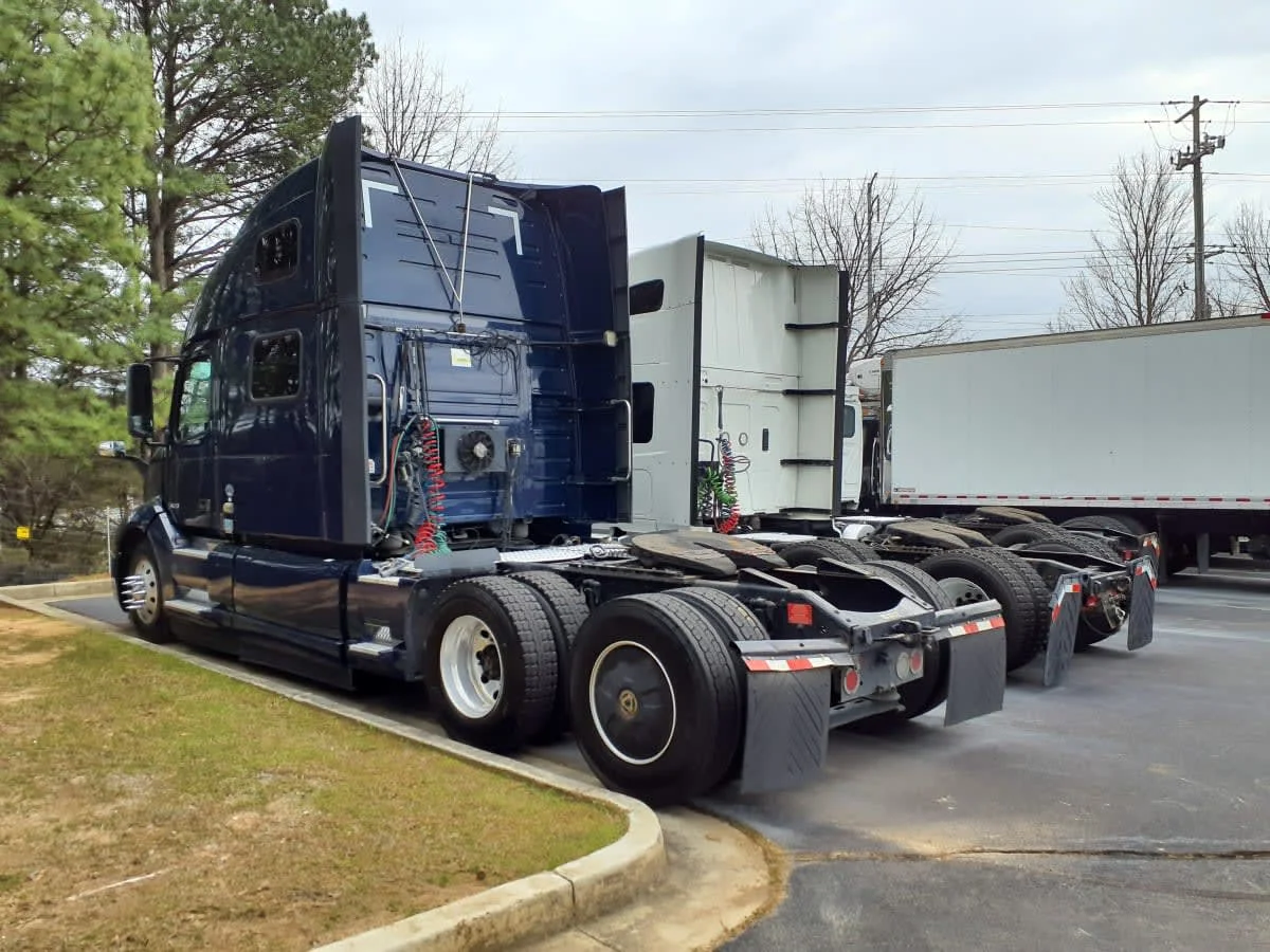 2020 Volvo VNL 860 - image 6