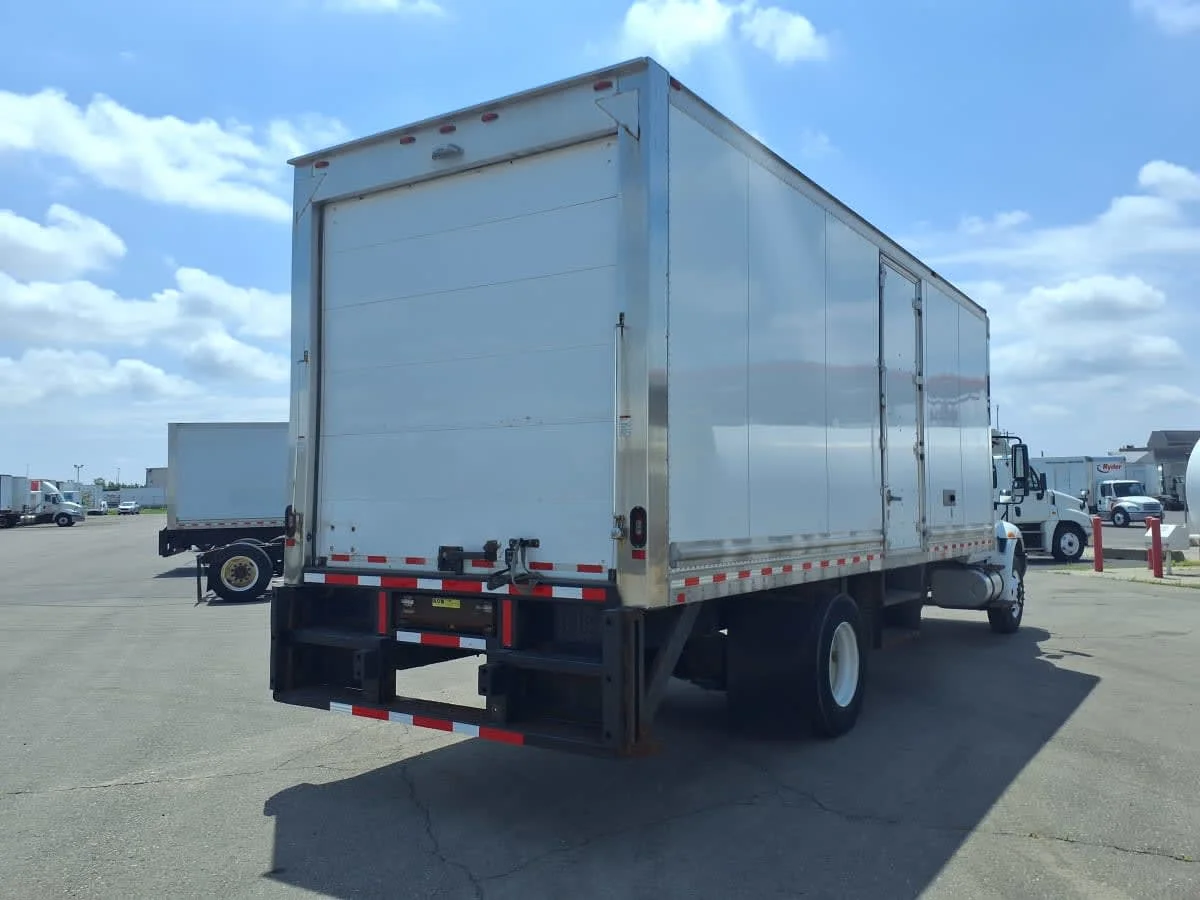 2019 International 4300 in Taylor, MI — photo 4