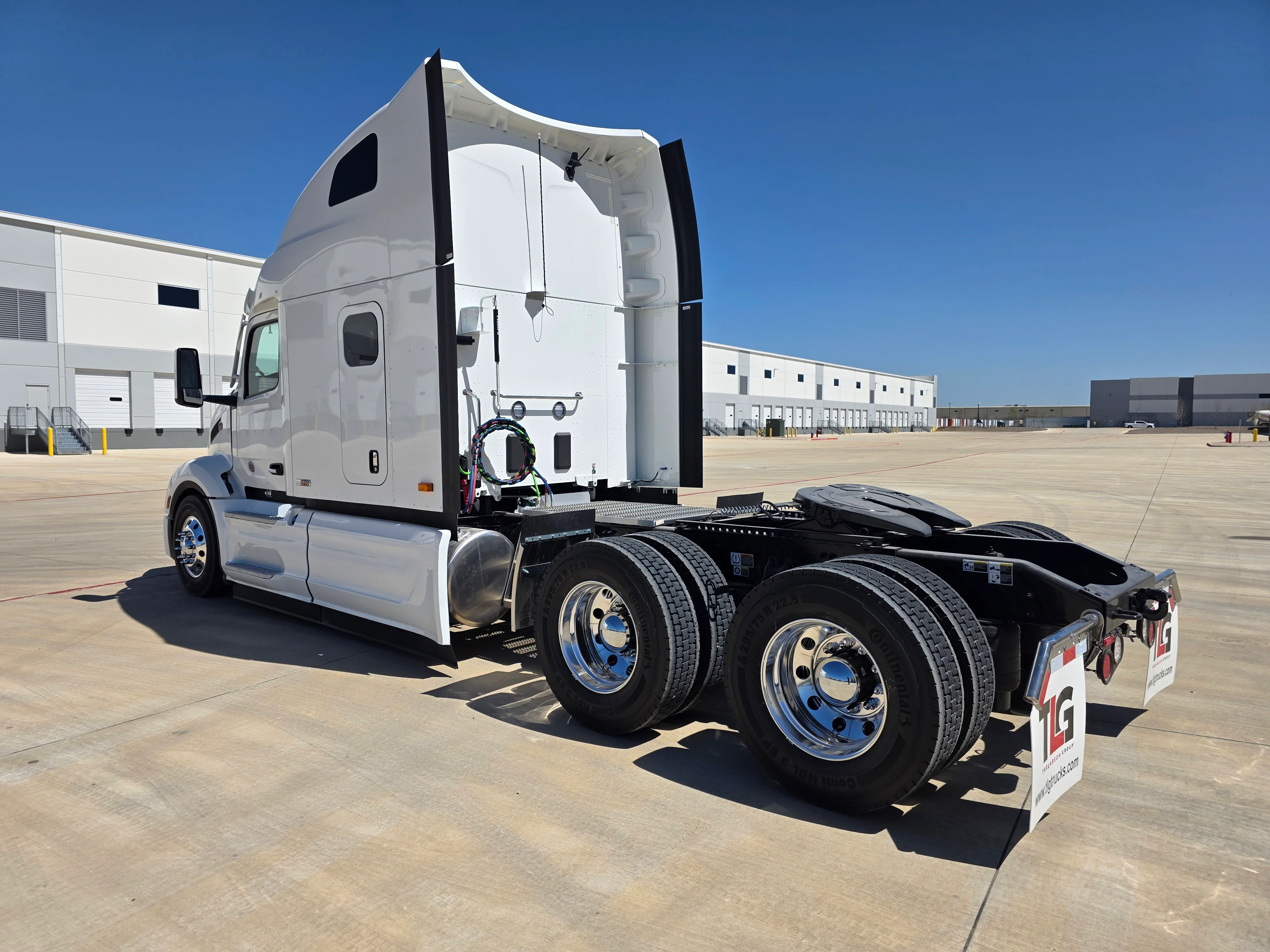2027 Peterbilt 579 in Charlotte, NC — photo 3