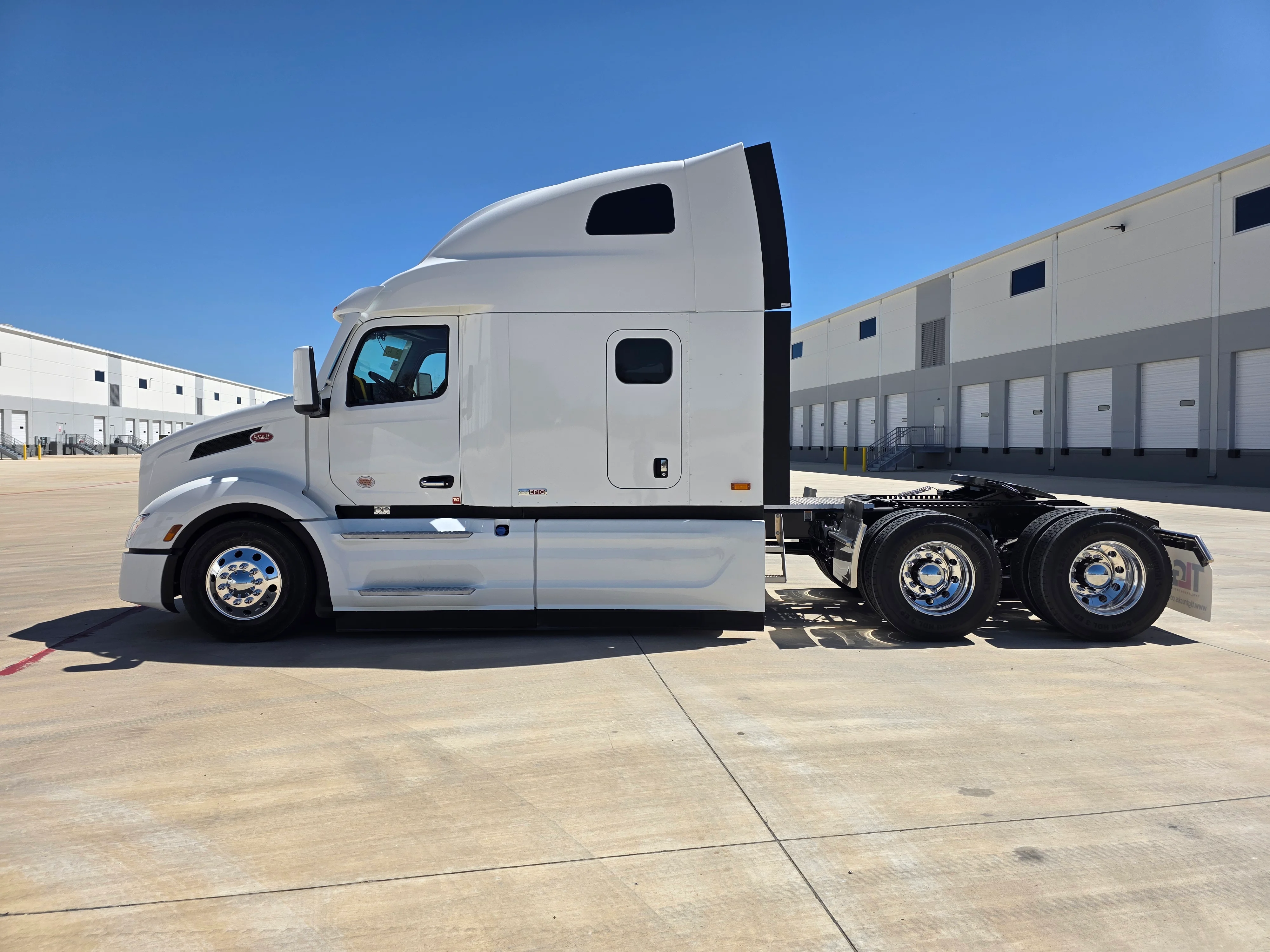 2027 Peterbilt 579 in Charlotte, NC — photo 2