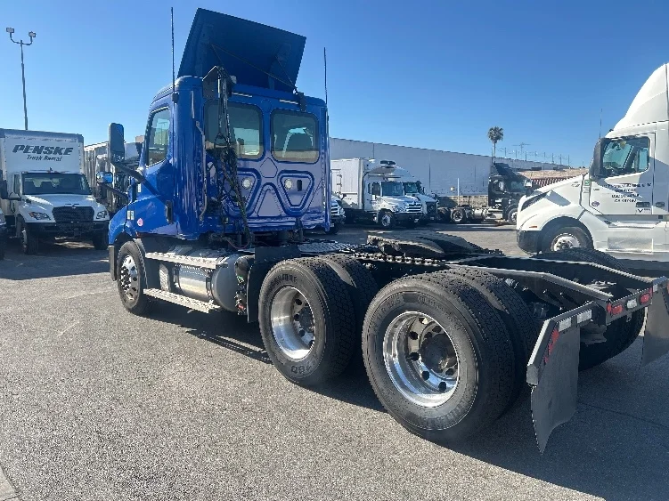 2019 Freightliner Cascadia in Torrance, CA — photo 5