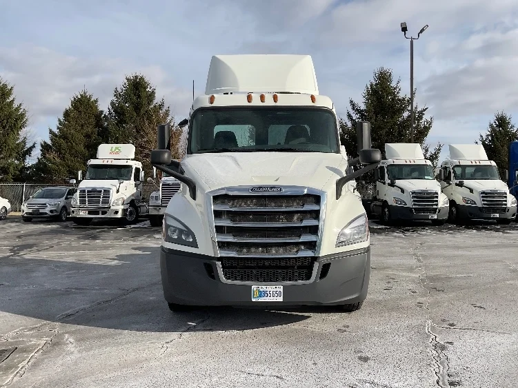 2019 Freightliner Cascadia in Perrysburg, OH — photo 2