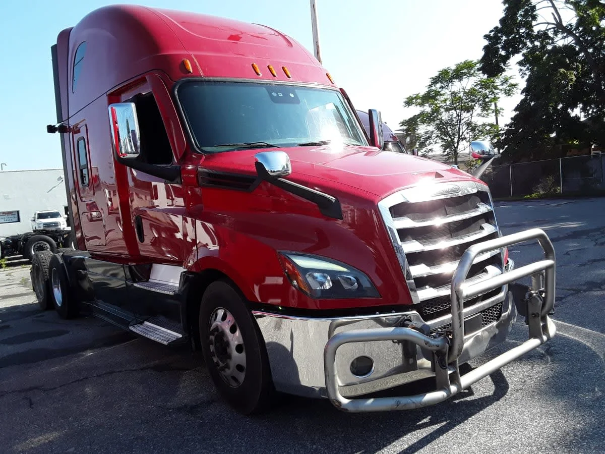 2020 Freightliner Cascadia in Allentown, PA — photo 3