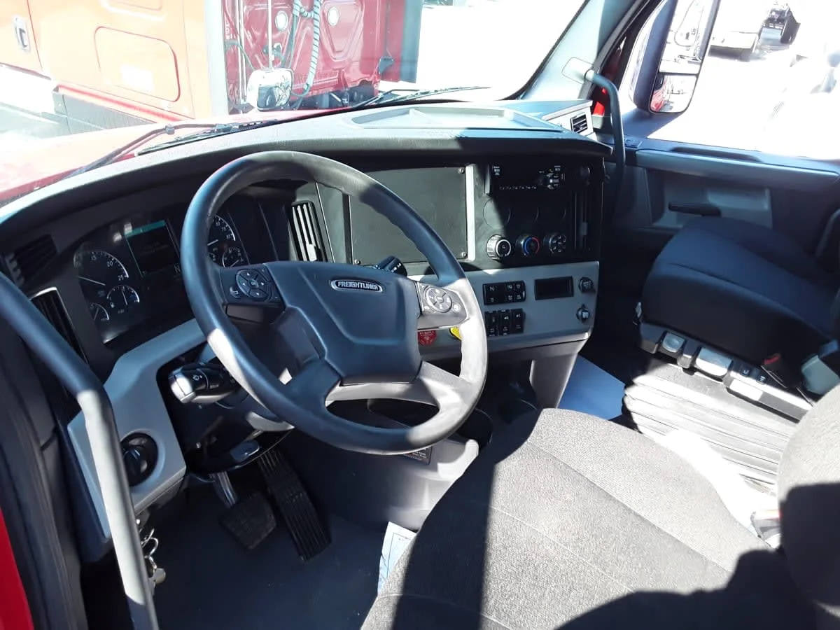 2020 Freightliner Cascadia in Allentown, PA — photo 7