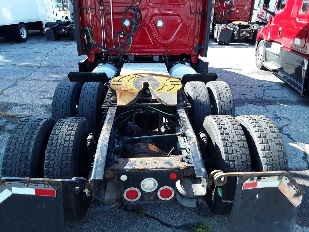 2020 Freightliner Cascadia in Allentown, PA — photo 13