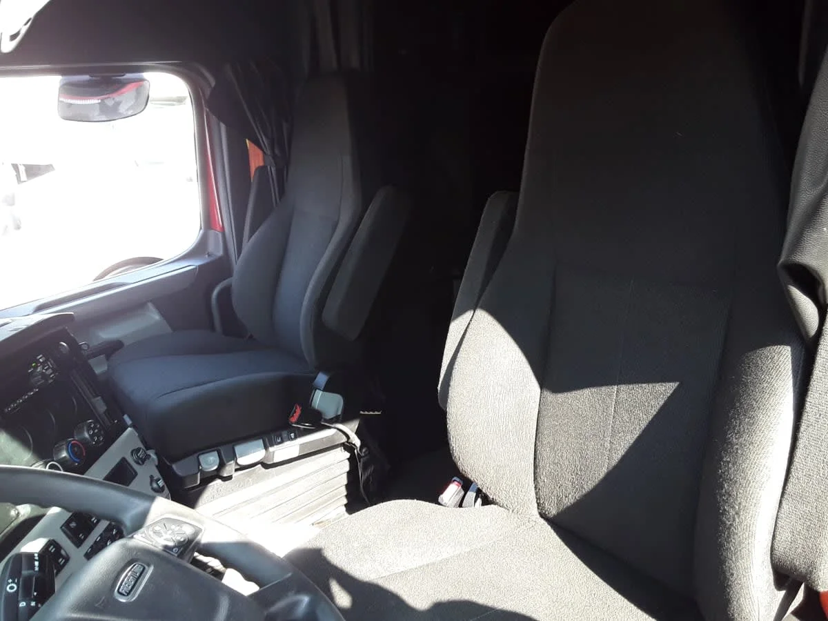 2020 Freightliner Cascadia in Allentown, PA — photo 11