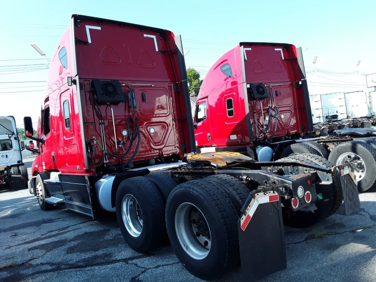 2020 Freightliner Cascadia in Allentown, PA — photo 6