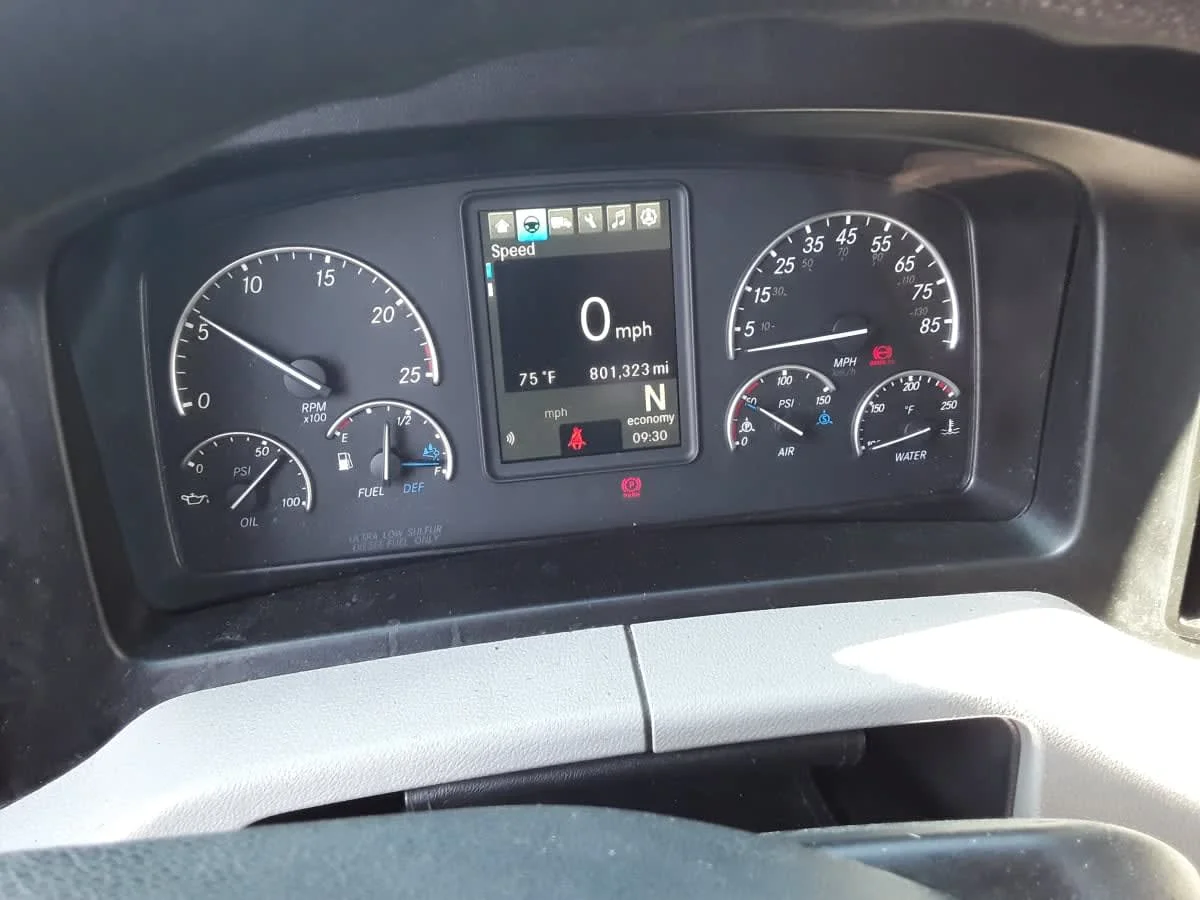 2020 Freightliner Cascadia in Allentown, PA — photo 10