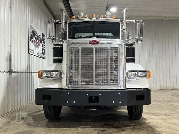 2006 Peterbilt in Hartford, SD — photo 3