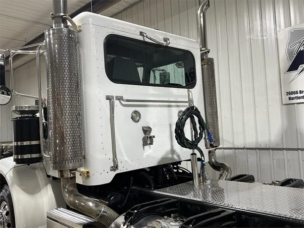 2006 Peterbilt in Hartford, SD — photo 11