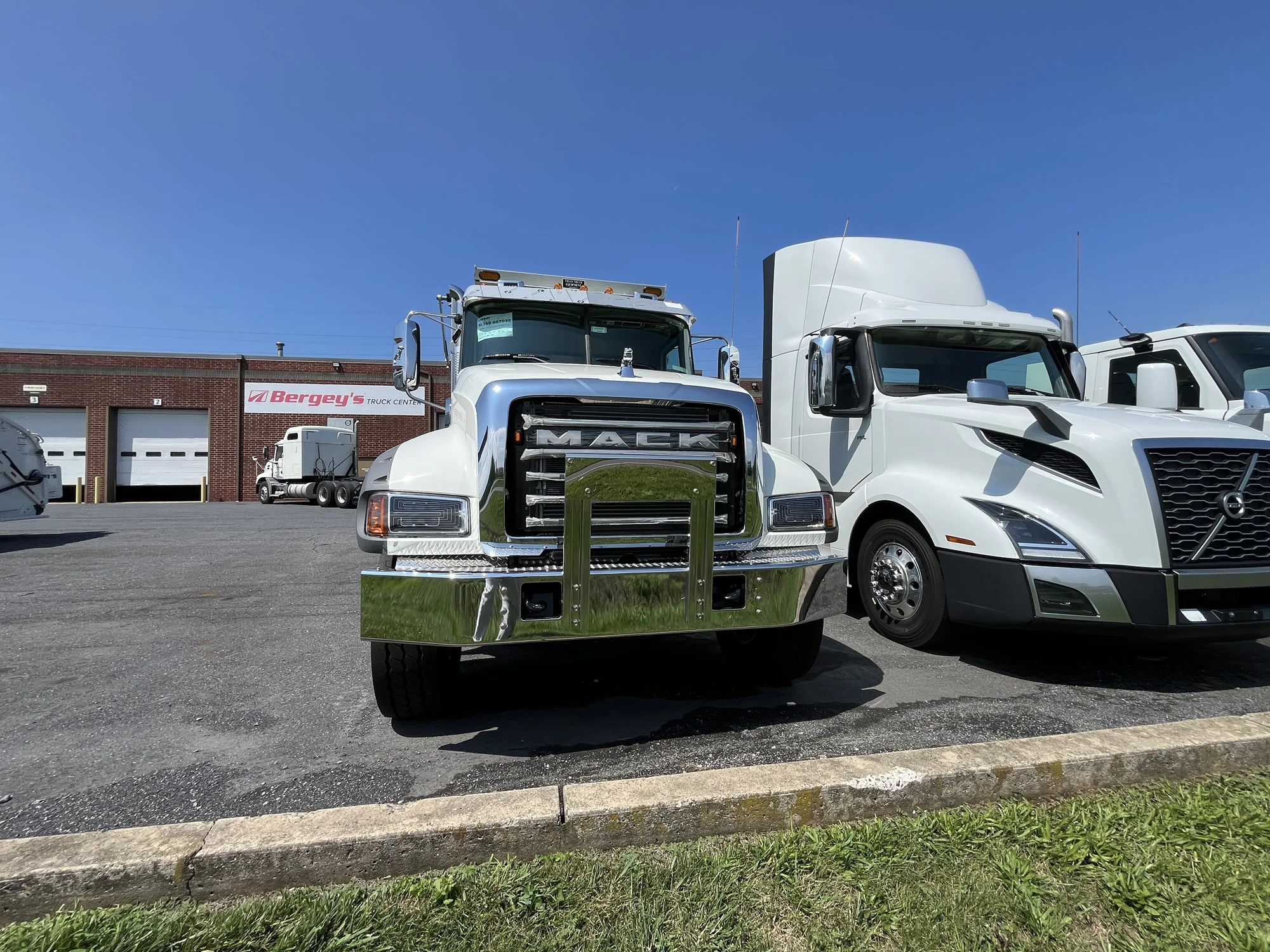2027 Mack Granite in Ephrata, PA — photo 2