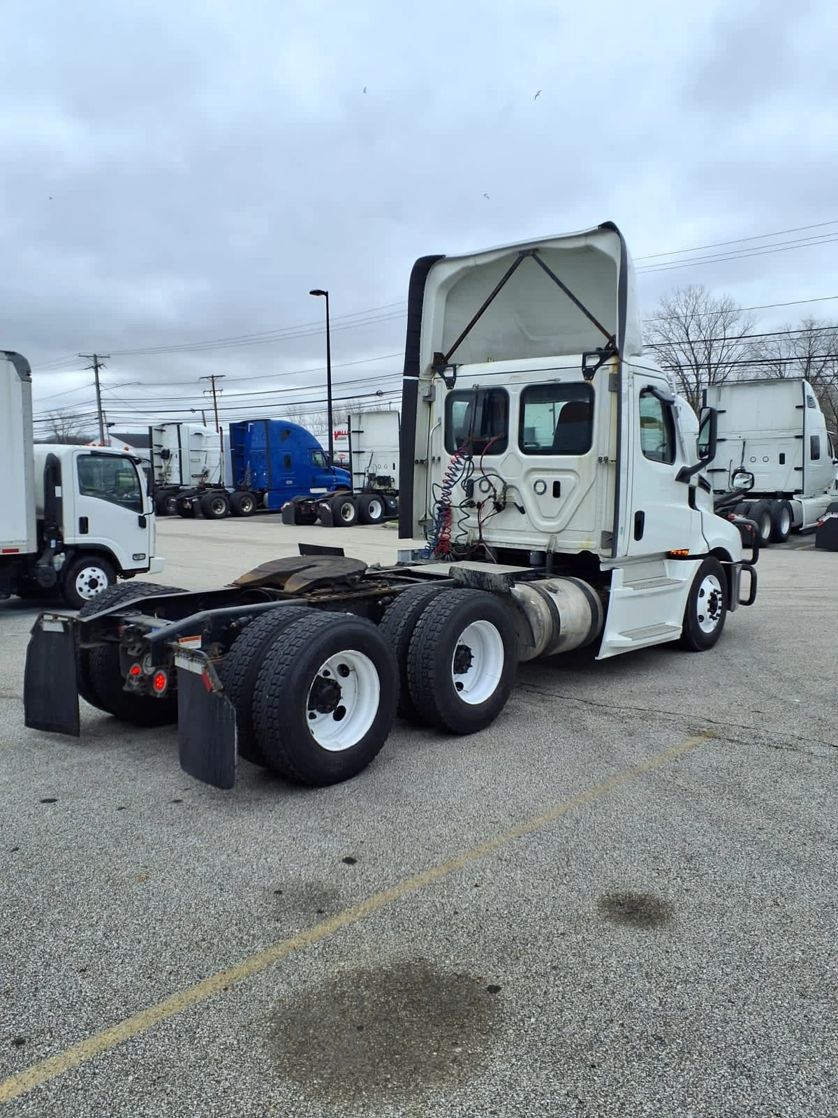 2021 Freightliner Cascadia - image 4