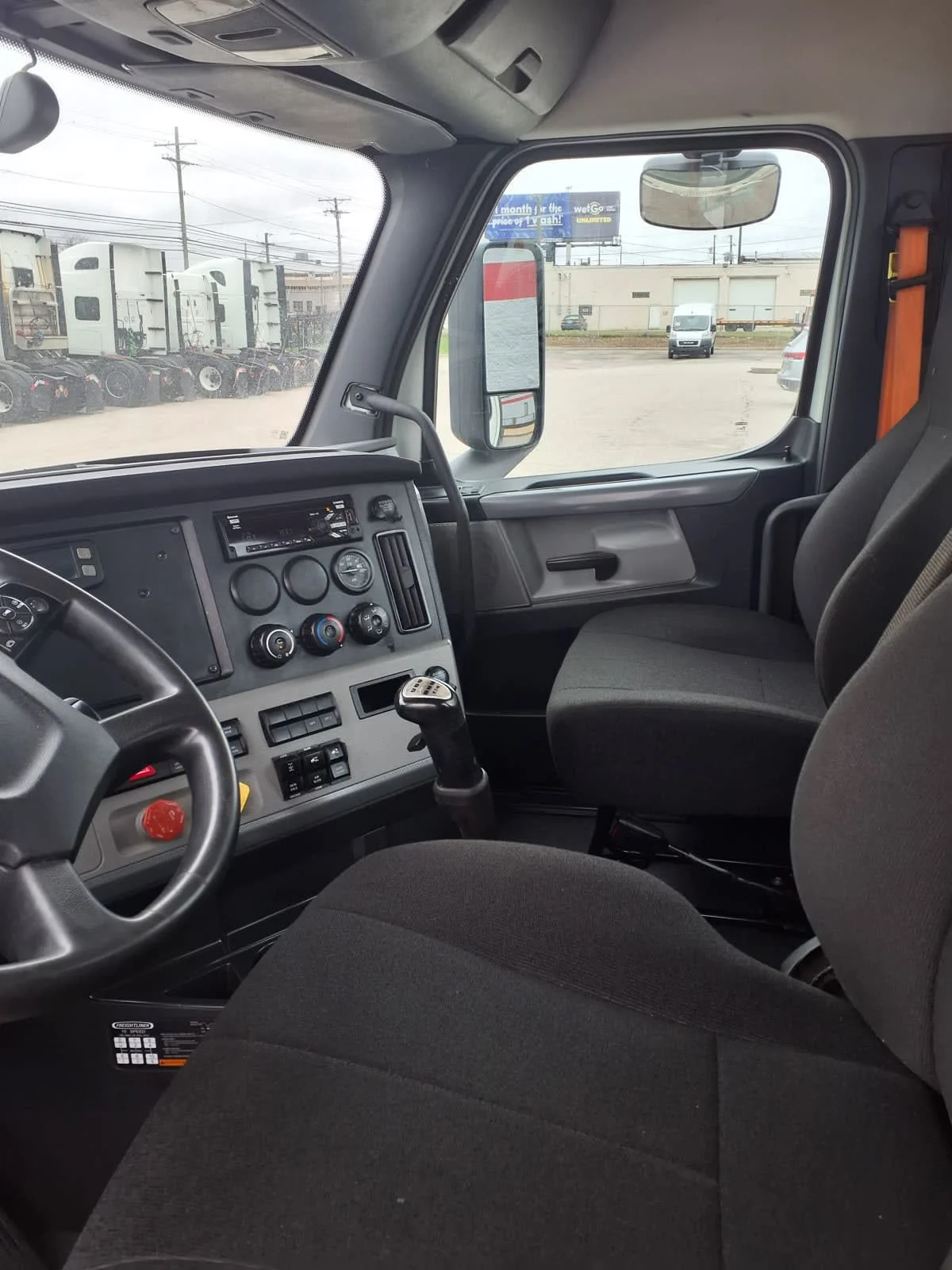 2021 Freightliner Cascadia - image 7