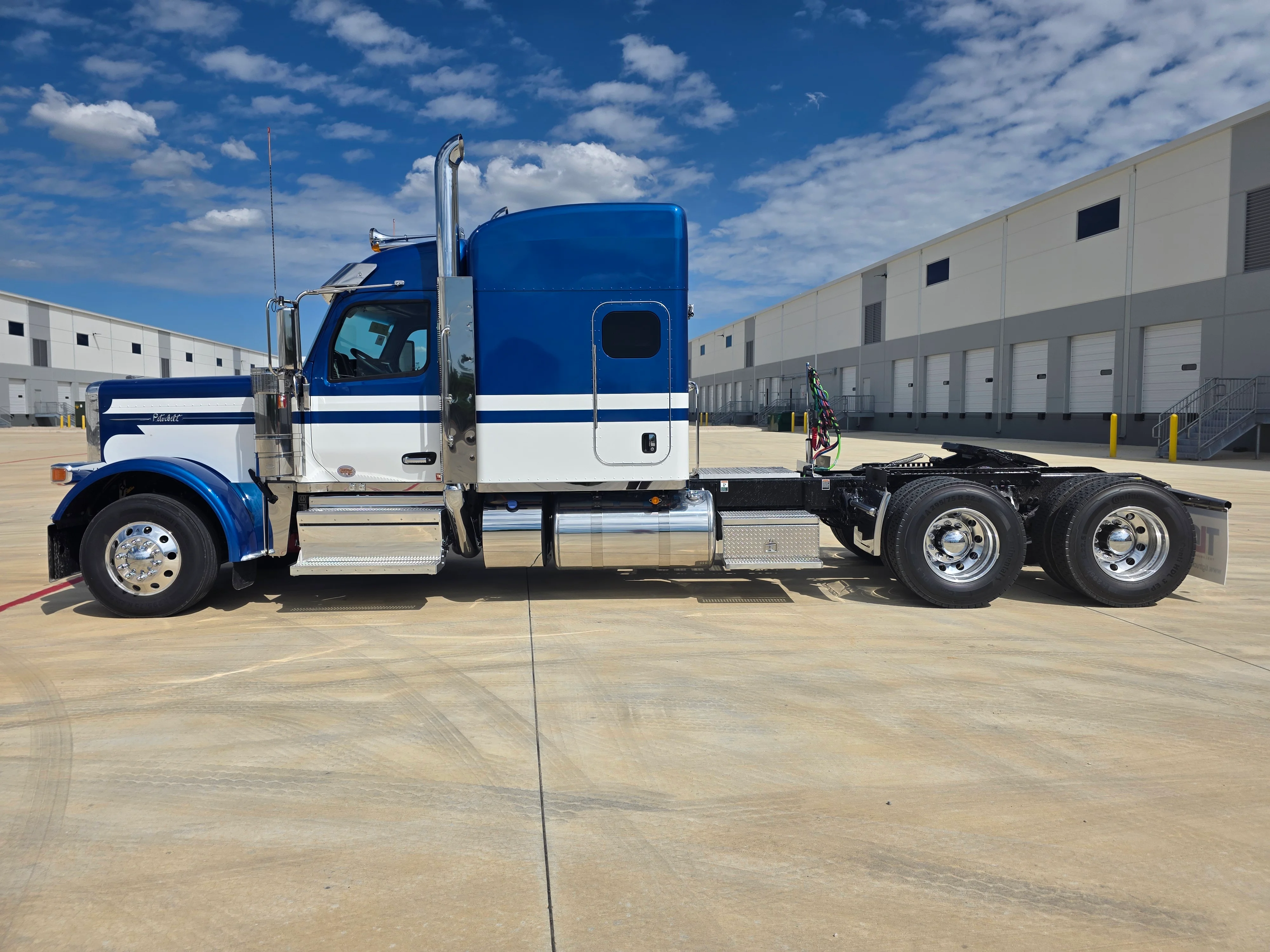 2027 Peterbilt 589 in Lowell, AR — photo 2