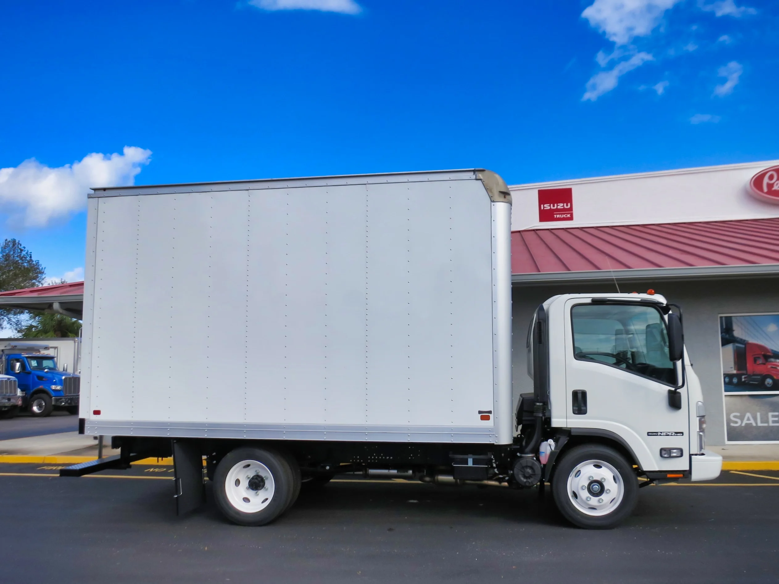 2024 Isuzu NPR - image 7