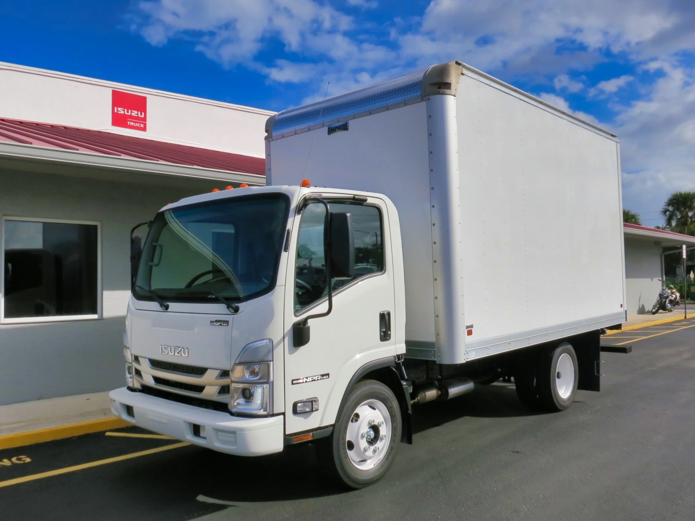 2024 Isuzu NPR - image 2