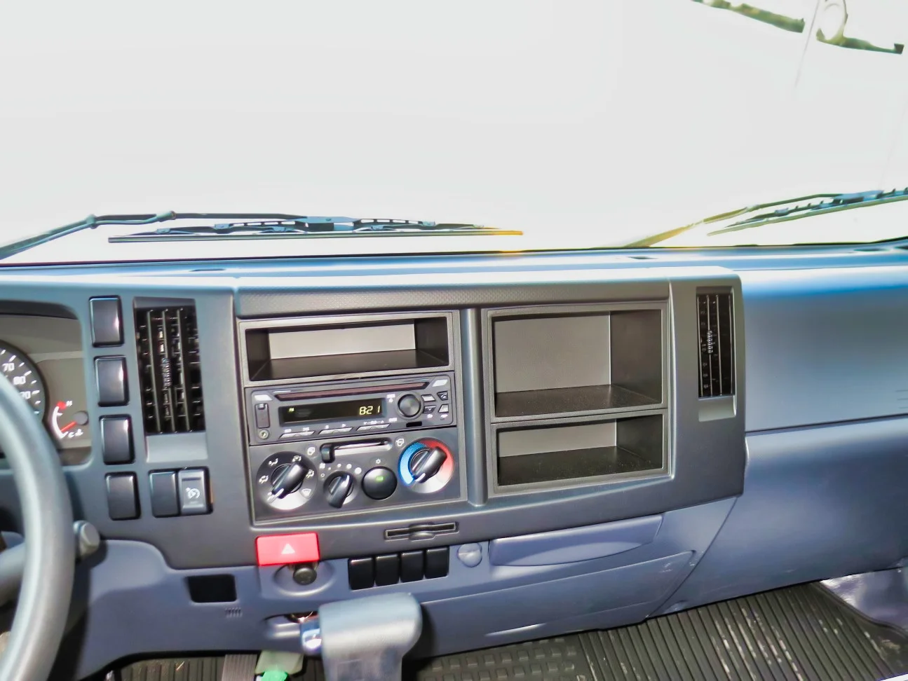 2024 Isuzu NPR - image 9