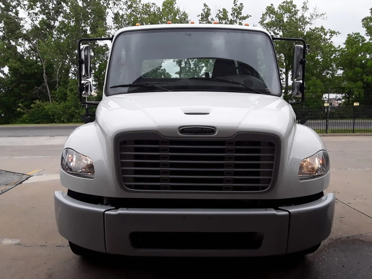 2019 Freightliner M2 106 in Kansas City, MO — photo 2