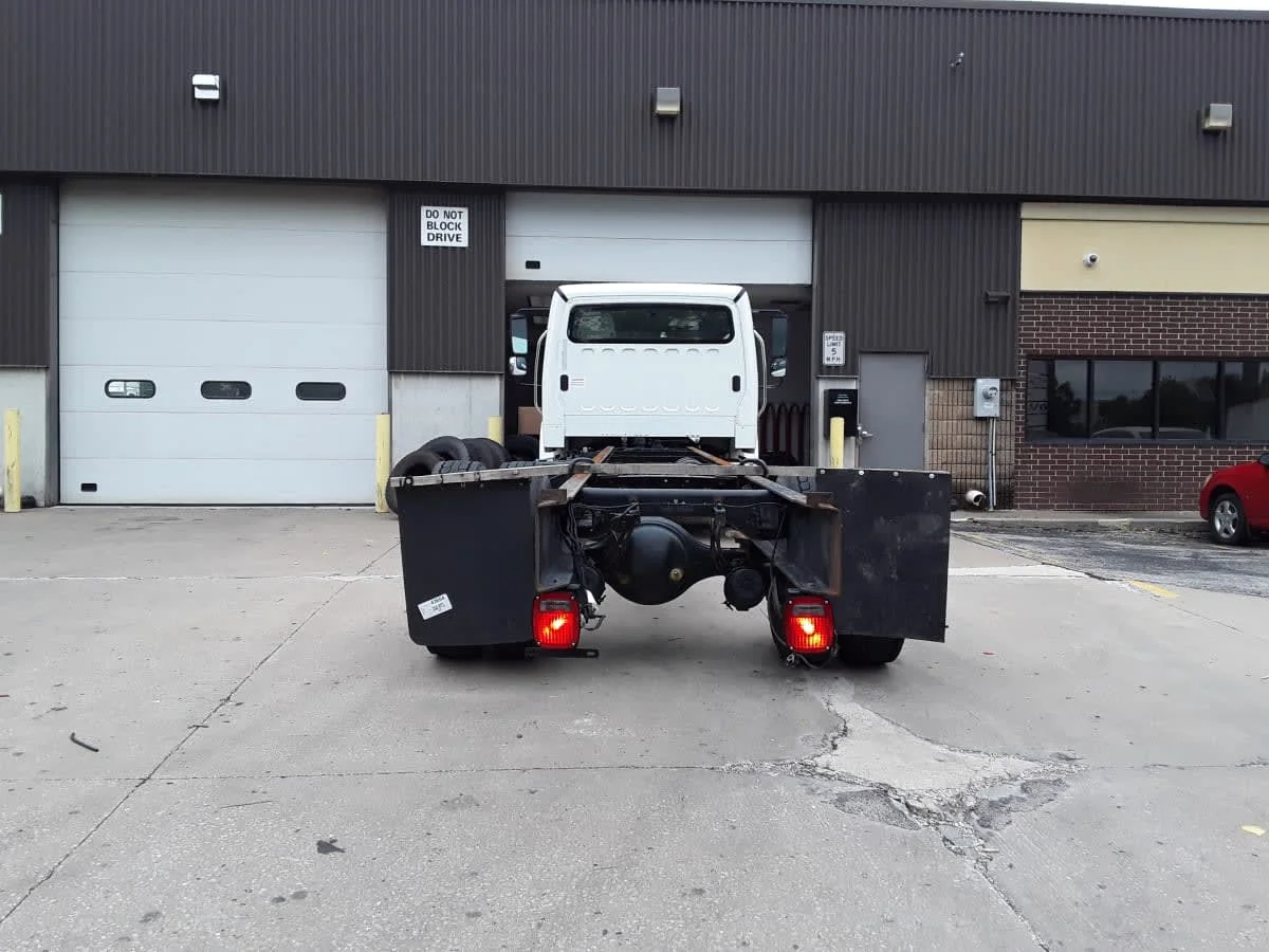 2019 Freightliner M2 106 in Kansas City, MO — photo 5
