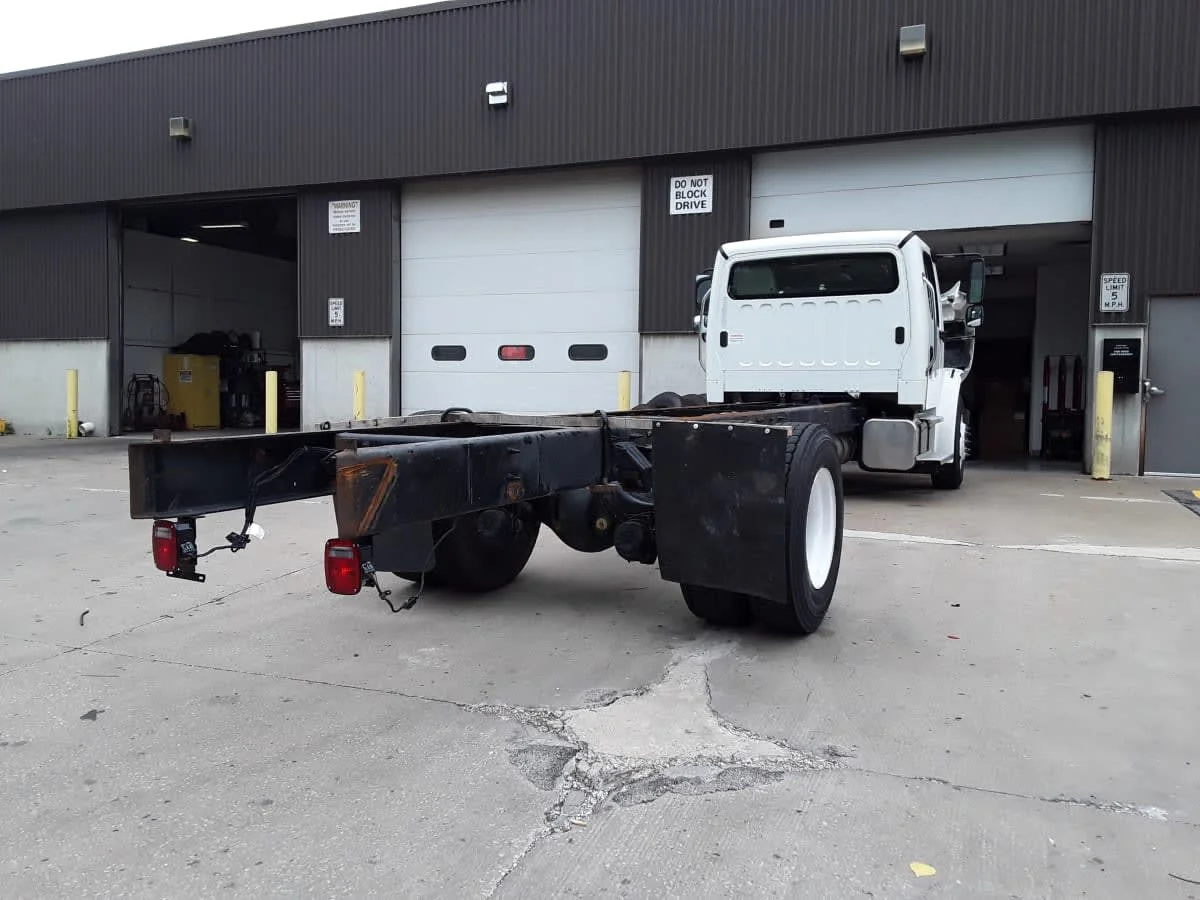 2019 Freightliner M2 106 in Kansas City, MO — photo 4