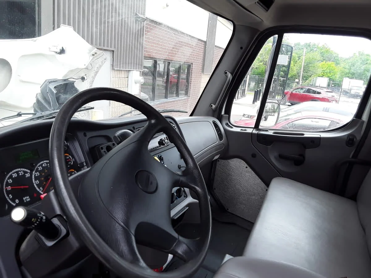 2019 Freightliner M2 106 in Kansas City, MO — photo 7