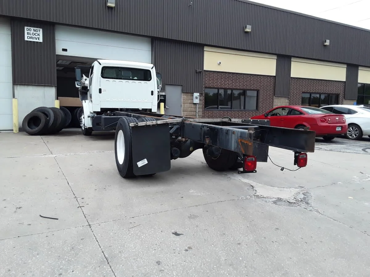2019 Freightliner M2 106 in Kansas City, MO — photo 6