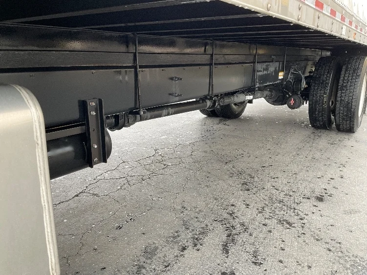 2017 Hino 268 - image 5