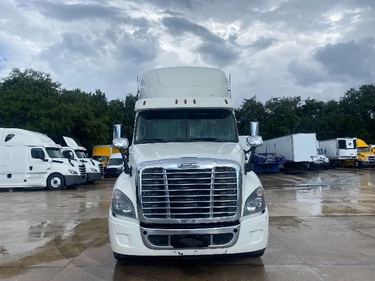 2018 Freightliner in Ocala, FL — photo 2