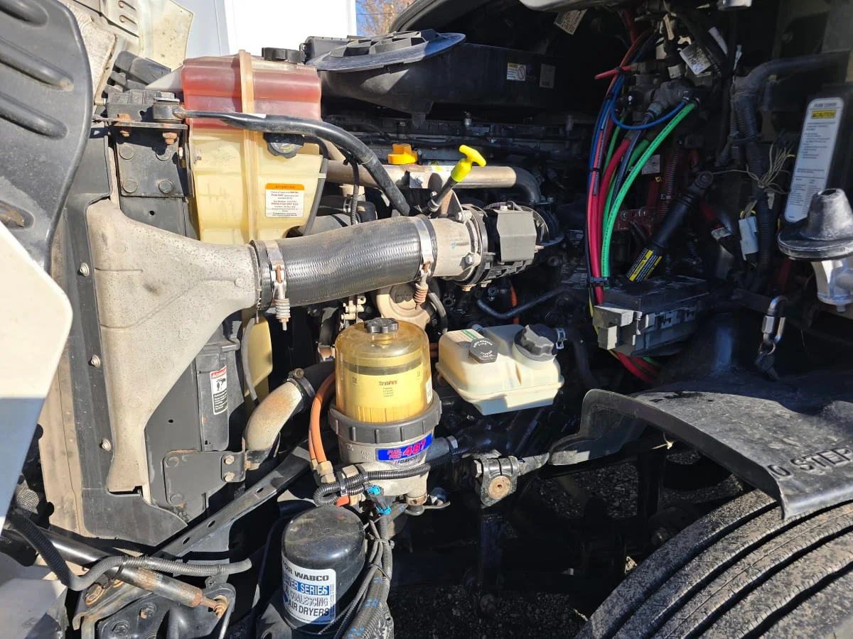 2018 Freightliner Cascadia - image 8