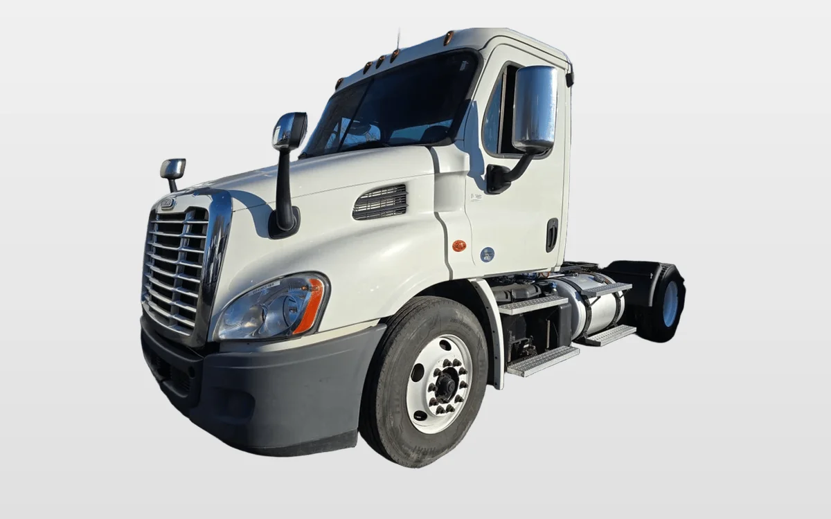 2018 Freightliner Cascadia - image 1