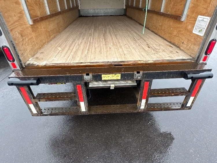 2020 Isuzu NPR - image 9