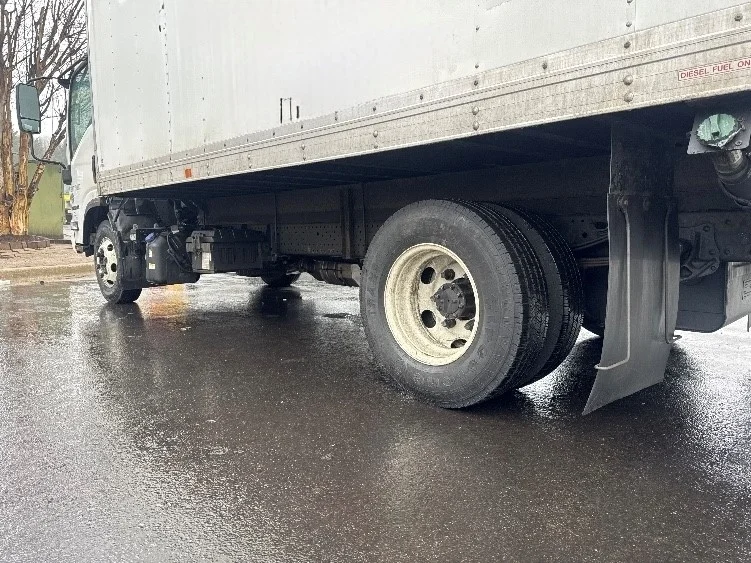 2020 Isuzu NPR - image 5