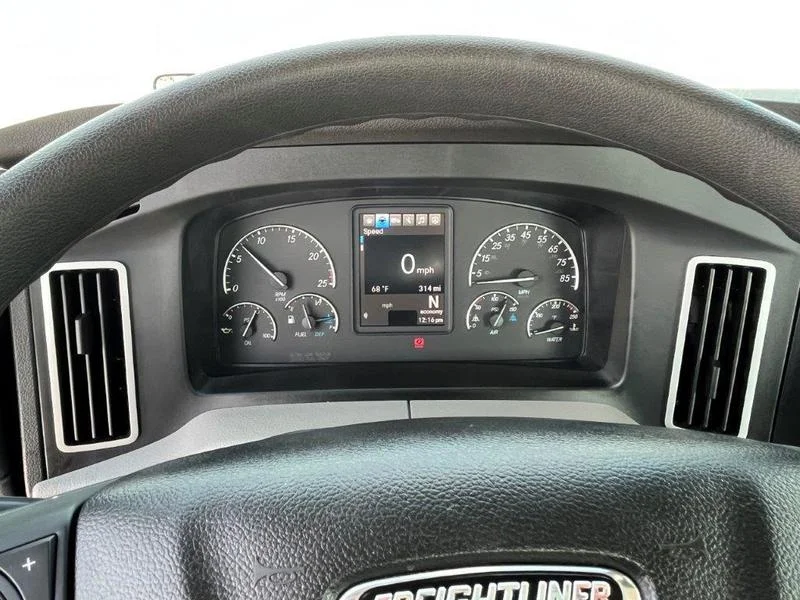 2027 Freightliner Cascadia - image 7