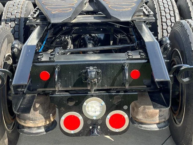 2027 Freightliner Cascadia - image 4