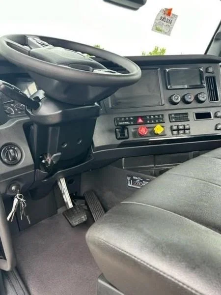 2027 Freightliner Cascadia in Cincinnati, OH — photo 14