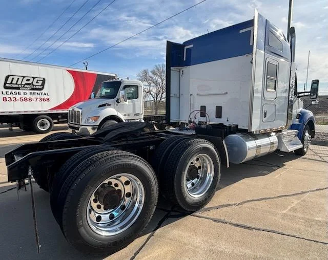 2023 Kenworth T880 - image 11