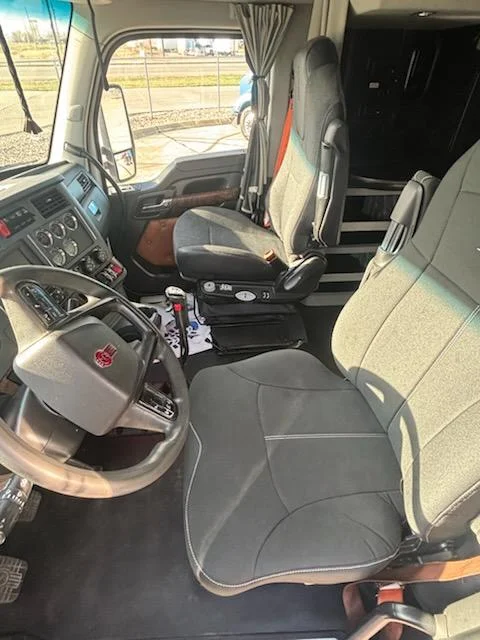 2023 Kenworth T880 - image 13