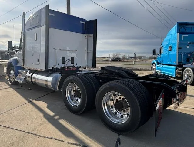 2023 Kenworth T880 - image 9
