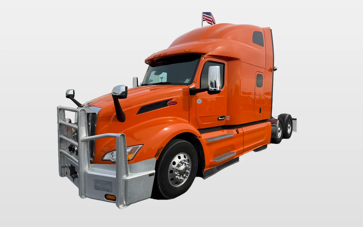 2023 PETERBILT 579 - image 1