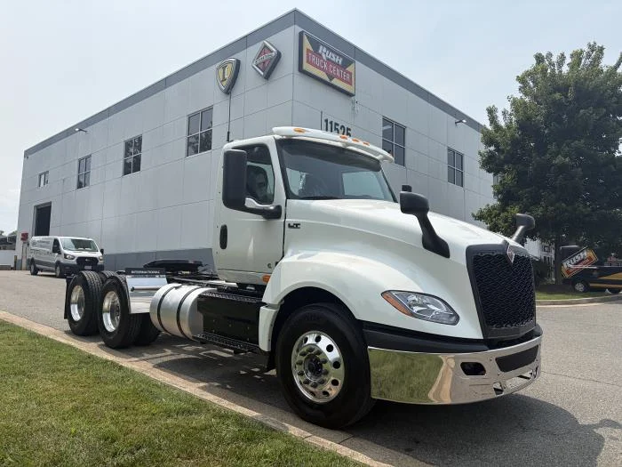 2027 International LT — photo 4