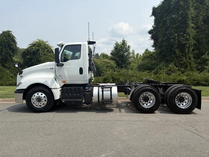 2027 International LT — photo 9