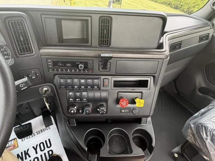 2027 International LT — photo 18