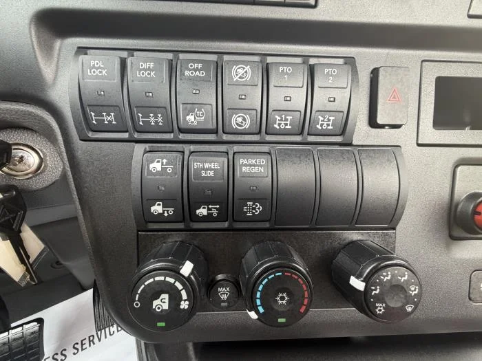 2027 International LT — photo 17