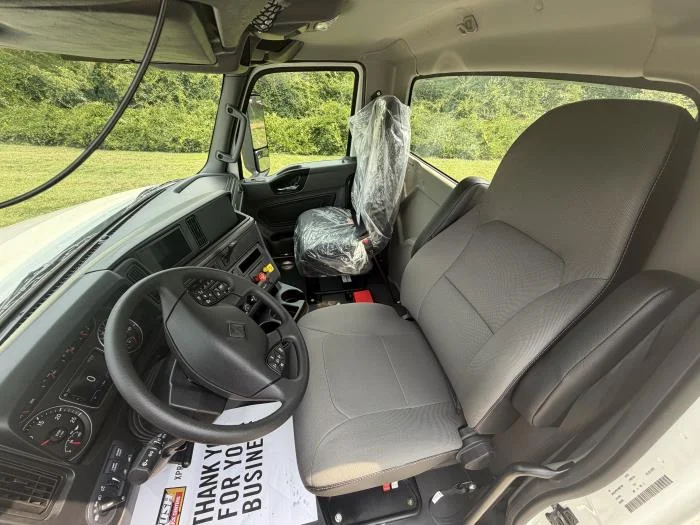 2027 International LT — photo 14
