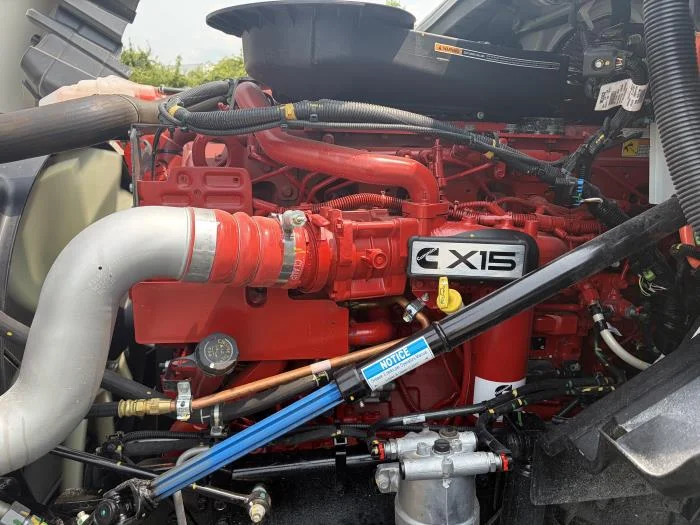 2027 International LT — photo 10