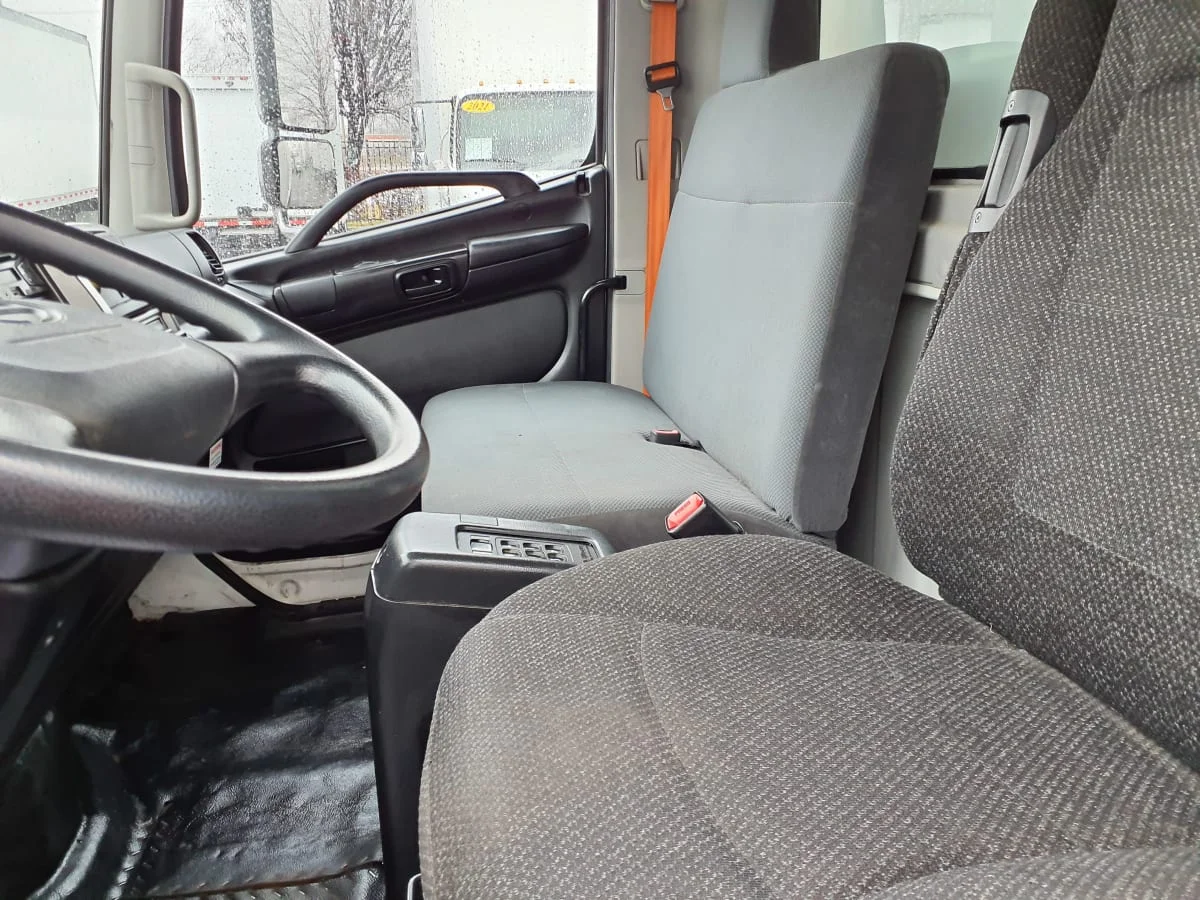 2016 Hino 338 - image 7