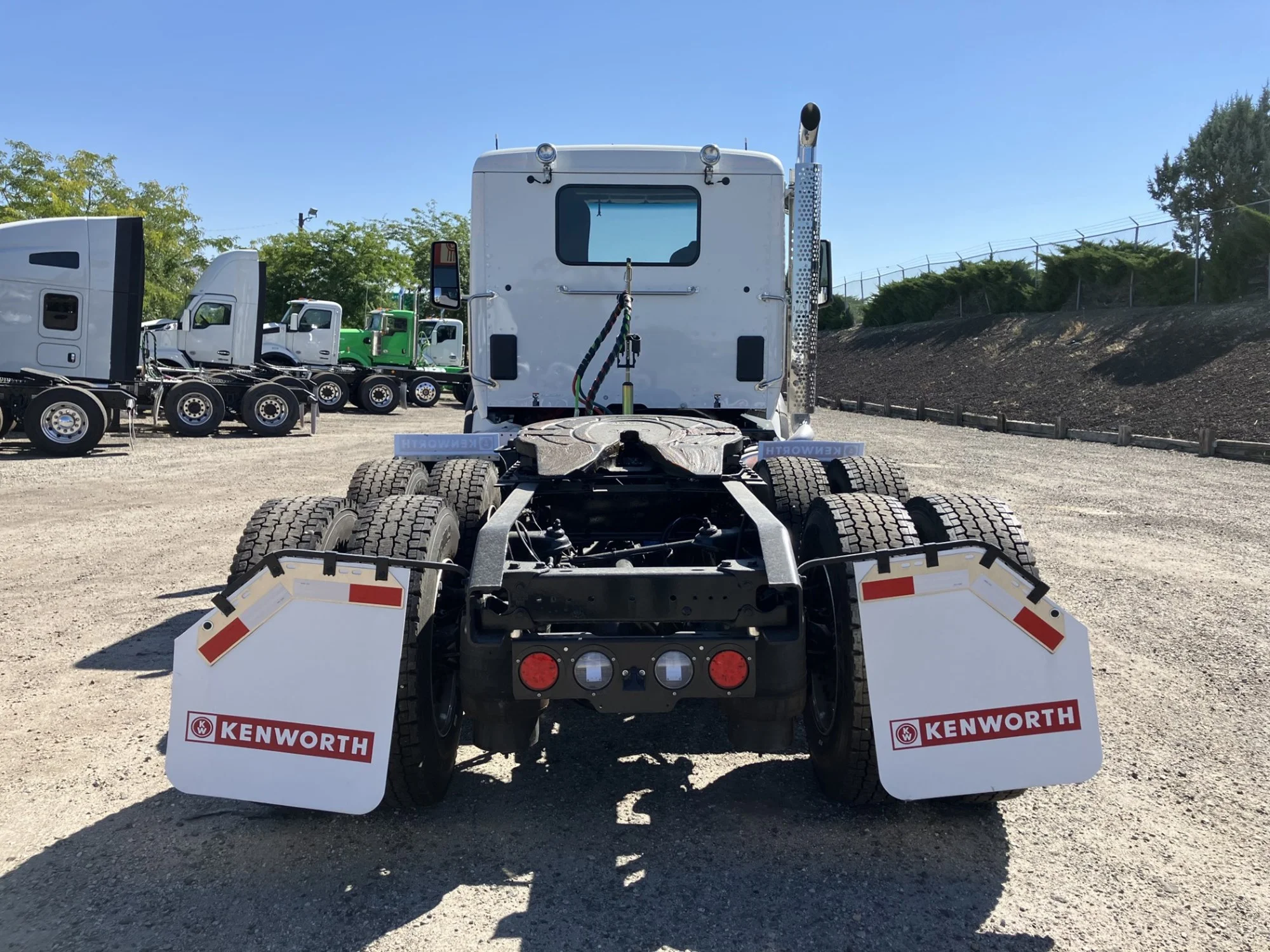 2025 Kenworth T880 - image 3