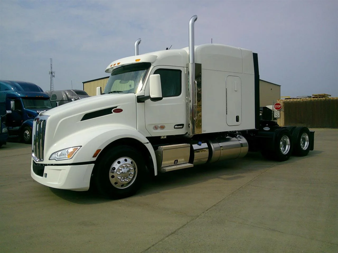 2027 Peterbilt 579 in Fargo, ND — photo 12